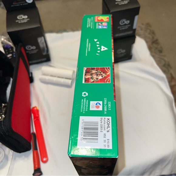 Merry Pug-Mas Christmas Holiday 300 Oversized Piece Jigsaw Puzzle Pug Dogs Ceaco - Picture 14 of 16